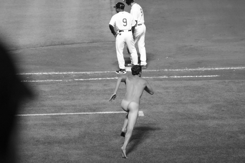 Illustration for article titled Naked Idiot On Turner Field Delays Athletics-Braves Game